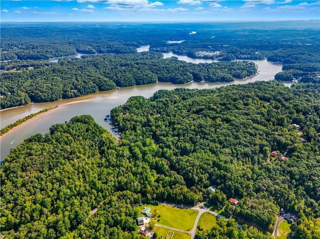 238 Shore Dr., Dahlonega, GA 30533