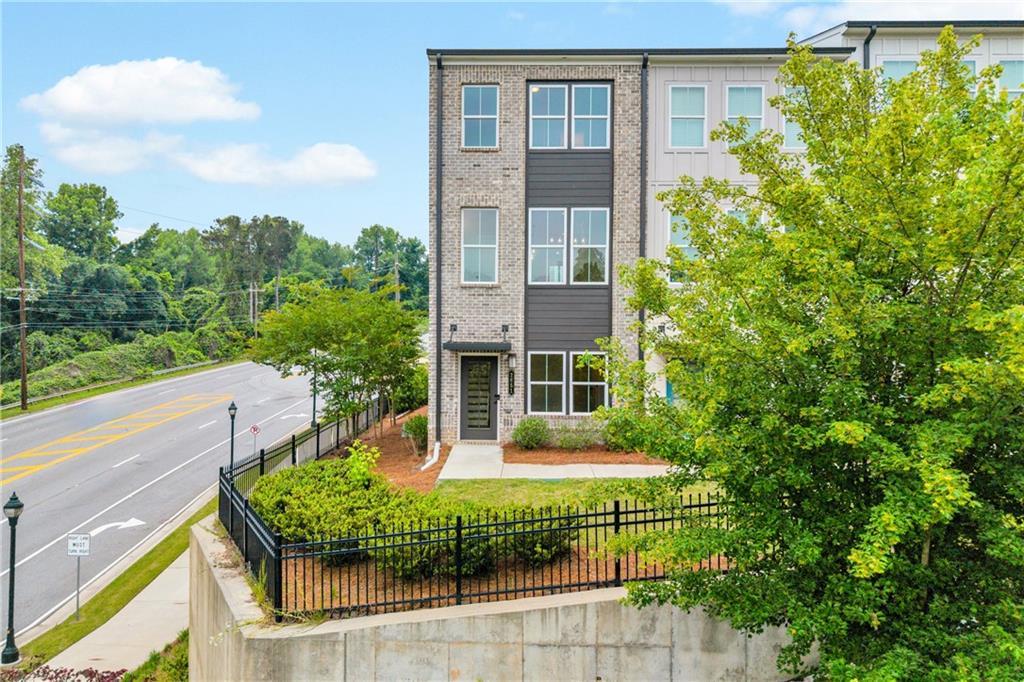 2651 Stream Ter., Atlanta, GA 30318