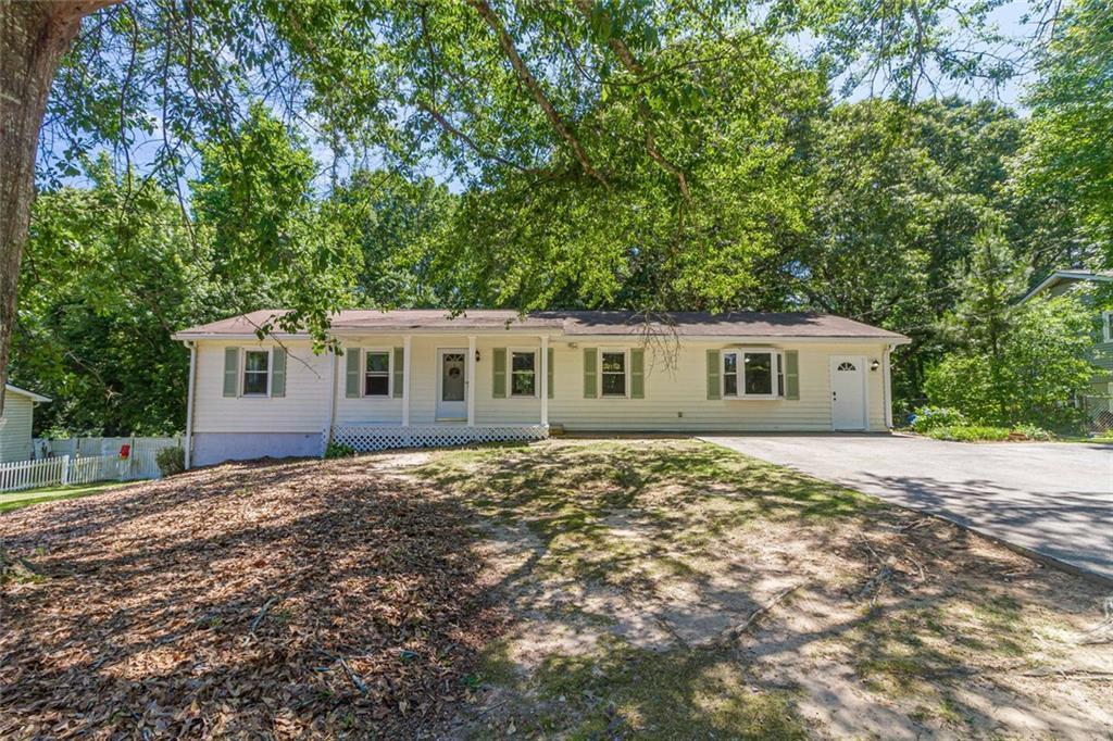 1527 Bennett Rd., Grayson, GA 30017