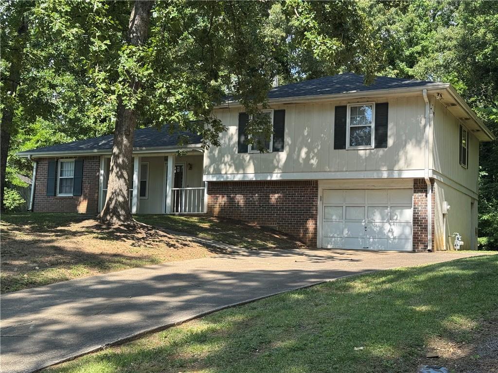 5604 Meadowood Dr., Acworth, GA 30102