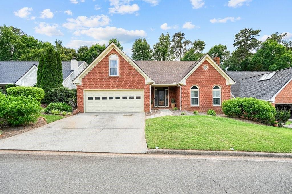 300 Shelli Ln., Roswell, GA 30075