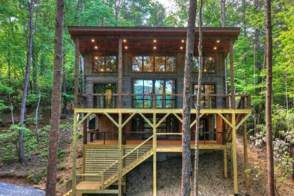328 Crabapple Dr., Blue Ridge, GA 30513