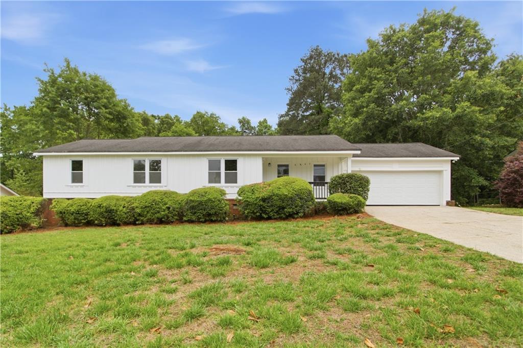 6867 Laurelwood Dr., Douglasville, GA 30135