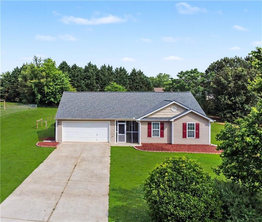 1246 Clearwater Dr., Winder, GA 30680