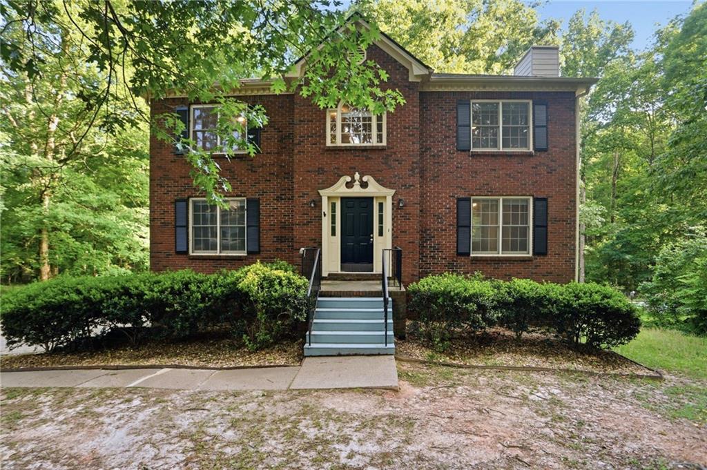 105 Woodsong Ct., Fayetteville, GA 30214