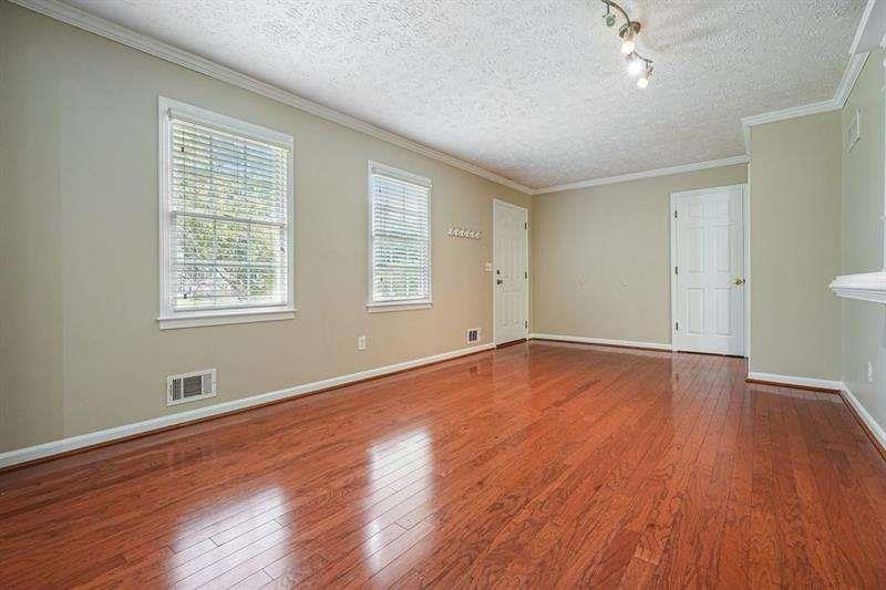 308 River Bluff Dr., Woodstock, GA 30188