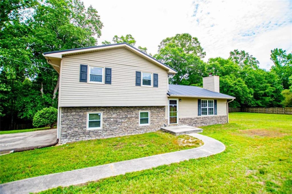 284 Katie Ln., Carrollton, GA 30117