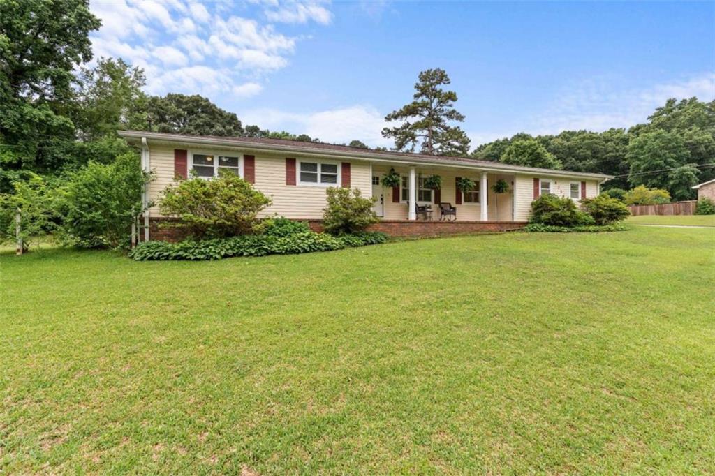 6326 South Skyline Dr., Douglasville, GA 30135