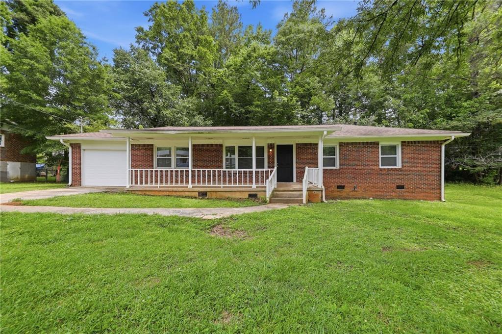 2463 Montezuma Cir., Ellenwood, GA 30294