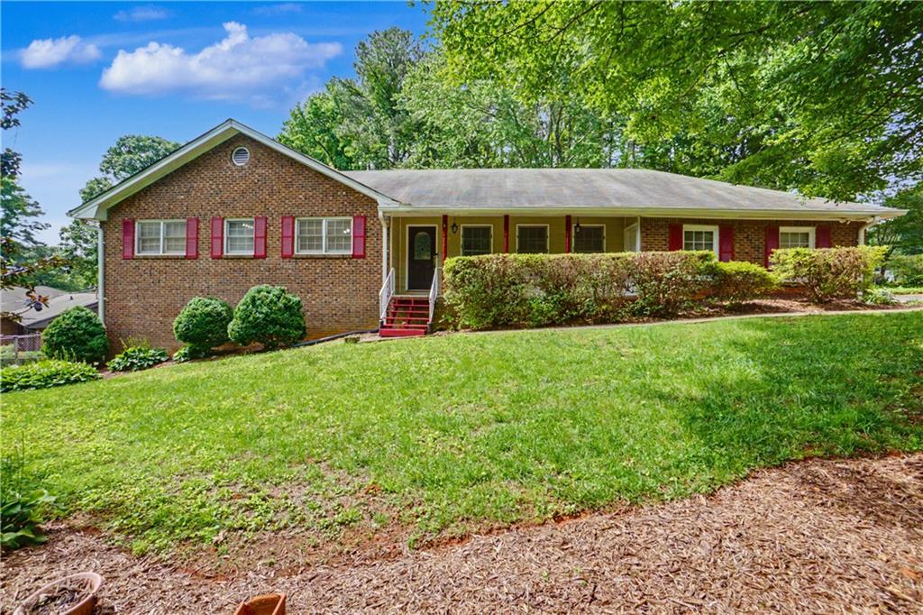 391 Beaumont Dr., Stone Mountain, GA 30087