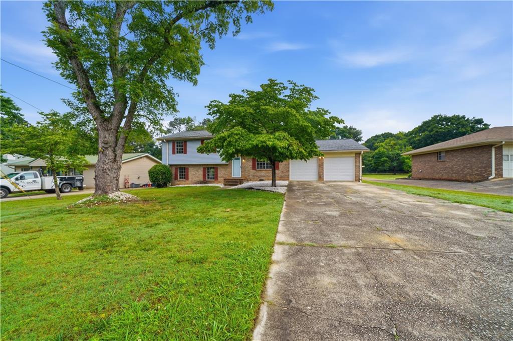 930 Cochise Tr., Conyers, GA 30094
