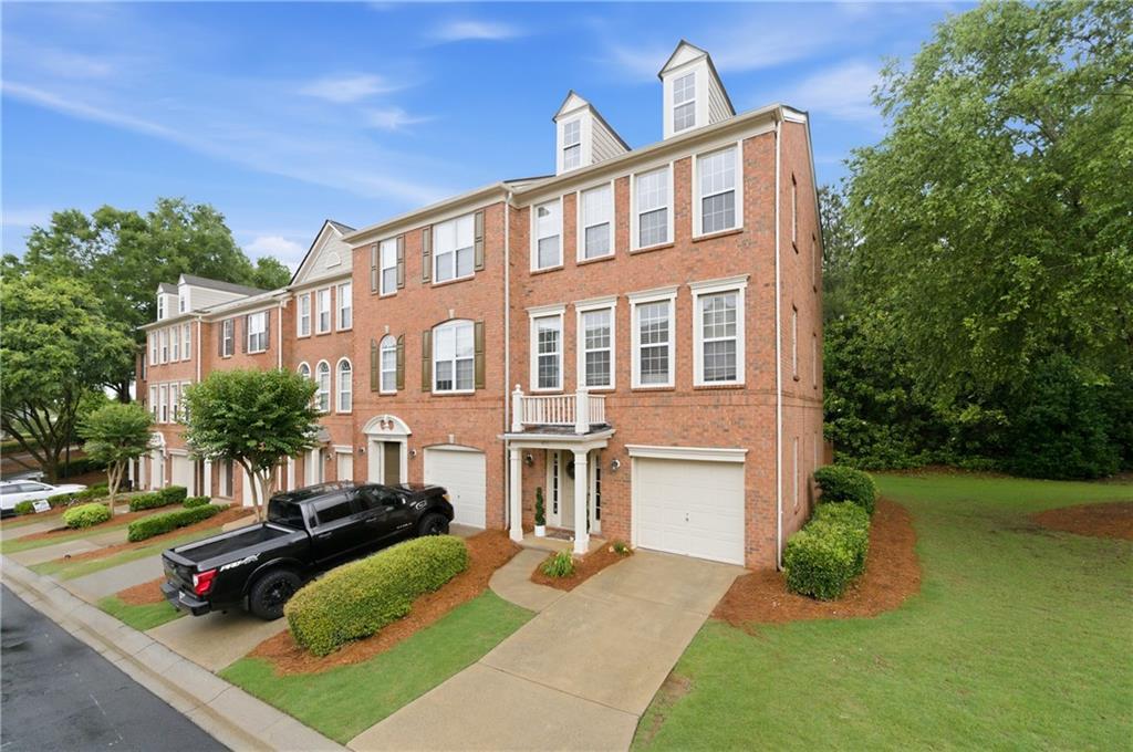 4011 Edgecomb Dr., Roswell, GA 30075