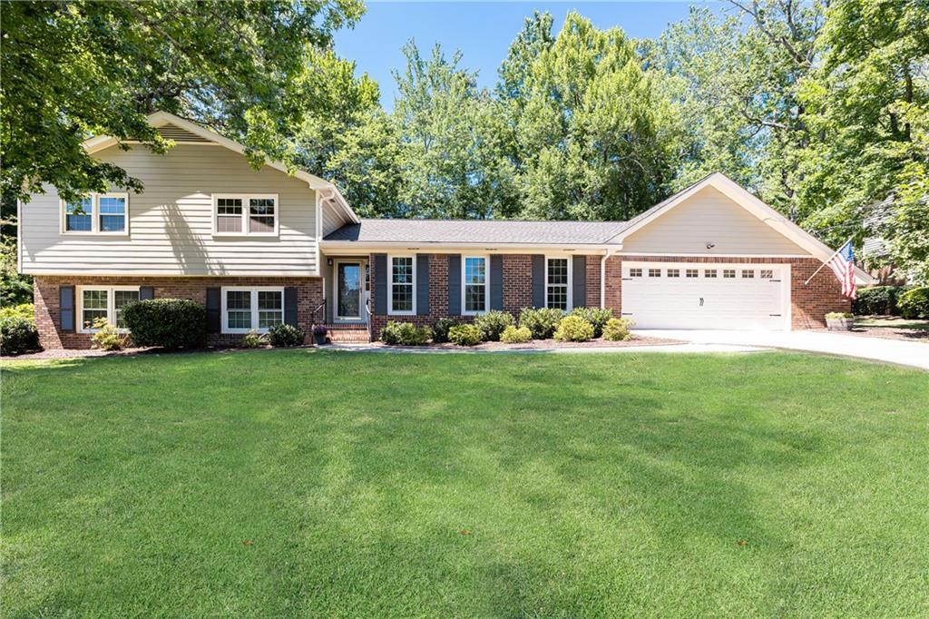 2505 Riverglenn Cir., Atlanta, GA 30338