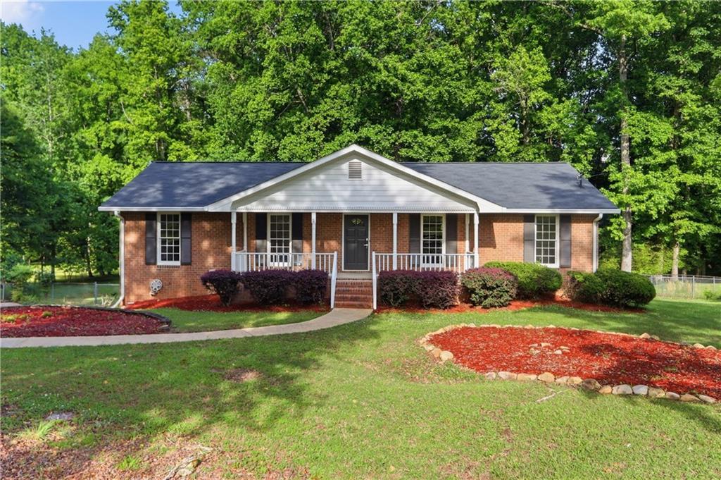 265 Merrydale Dr., Fayetteville, GA 30215