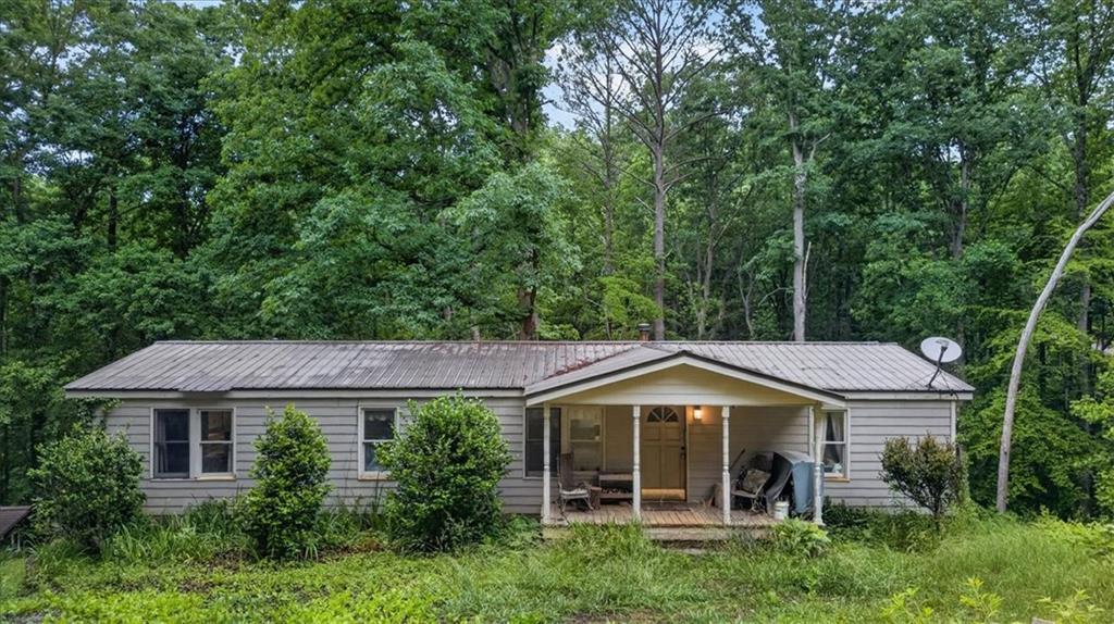 472 Old Mccoy Pl., Waleska, GA 30183