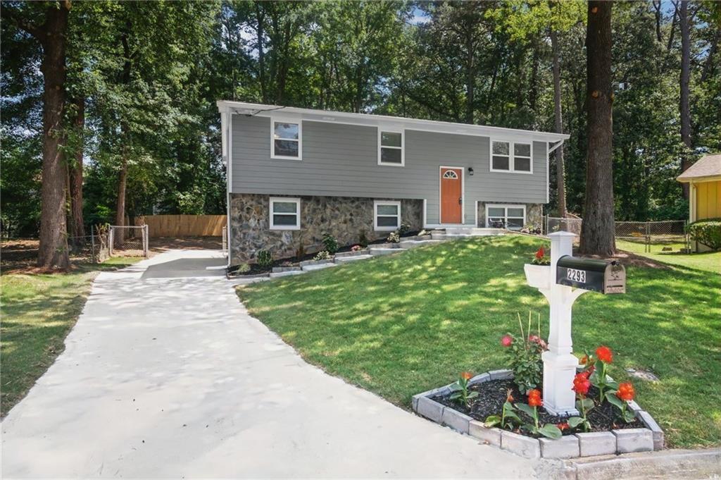 2293 Cherokee Valley Dr., Lithonia, GA 30058