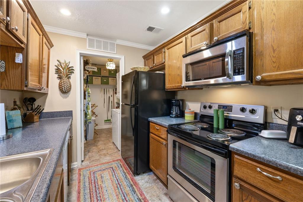 525 Warm Springs Cir., Roswell, GA 30075