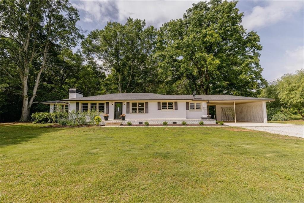 1233 Bethlehem Rd., Statham, GA 30666
