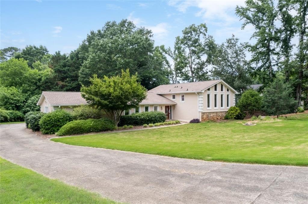 953 Hidden Hollow Dr., Marietta, GA 30068