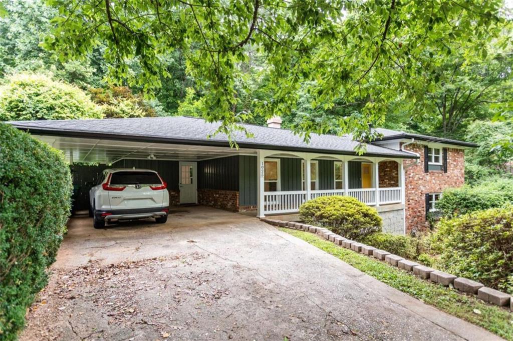 1025 Vistavia Cir., Decatur, GA 30033