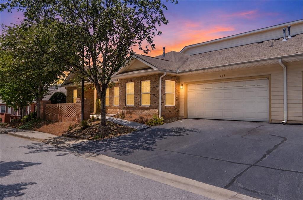235 Villa Park Cir., Stone Mountain, GA 30087