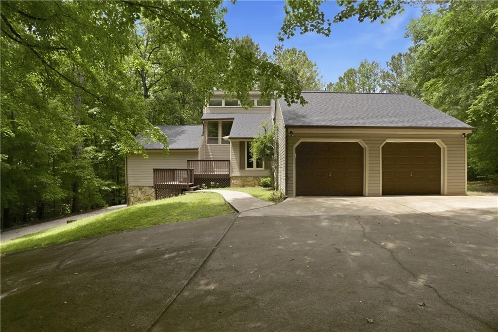 370 Darren Dr., Fayetteville, GA 30215