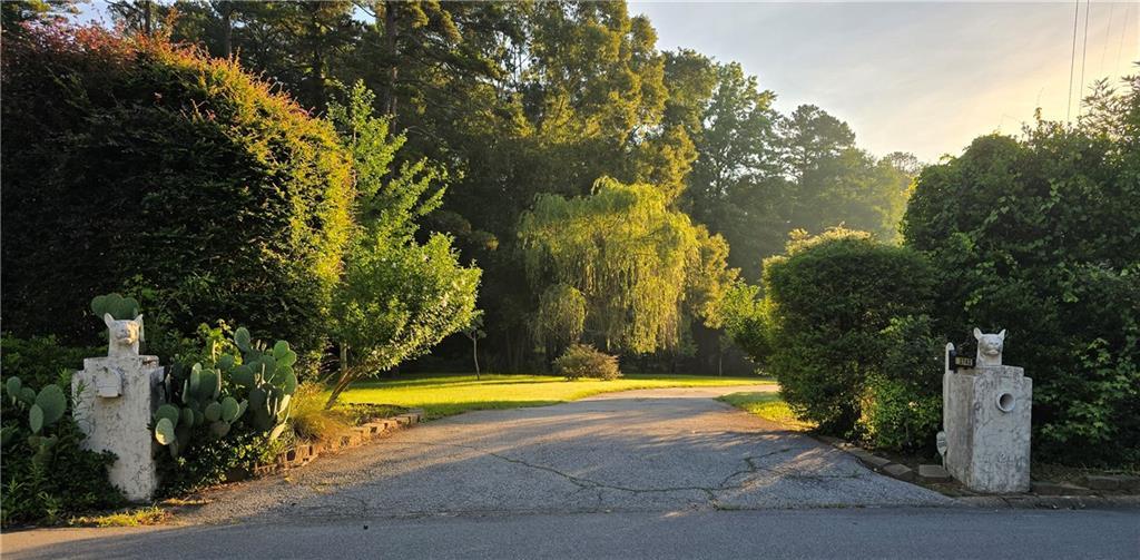 2742 Cliffview Dr., Lilburn, GA 30047