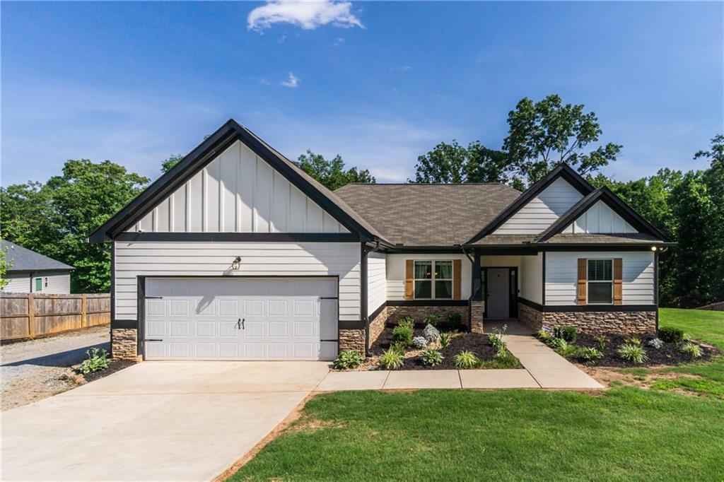 368 Bryndemere Dr., Dawsonville, GA 30534