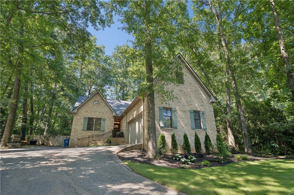 2094 Azalea Cir., Decatur, GA 30033