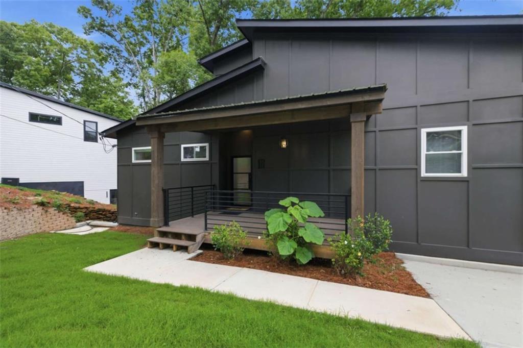 977 Fleetwood Cir., Atlanta, GA 30311