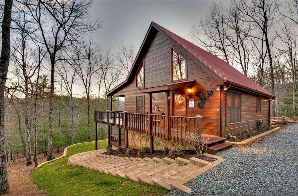 35 Big Buck Cir., Blue Ridge, GA 30513