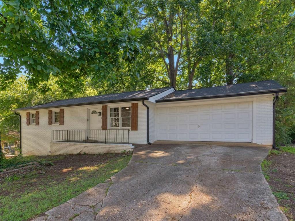 3790 Sweetbriar Cir., Lithia Springs, GA 30122