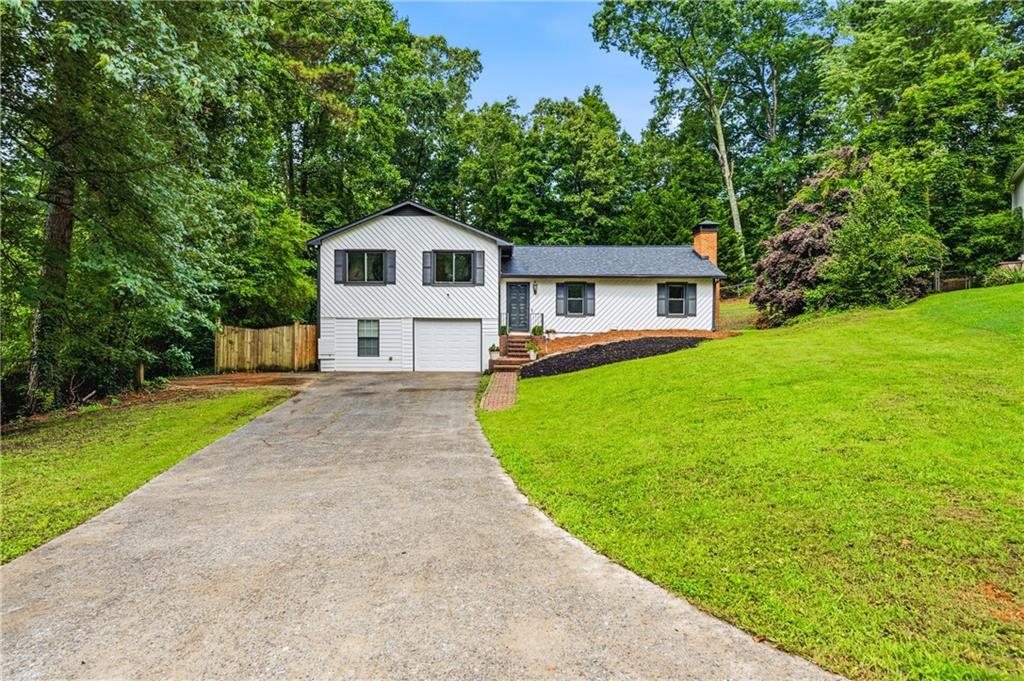 4370 Old Mabry Ln., Roswell, GA 30075