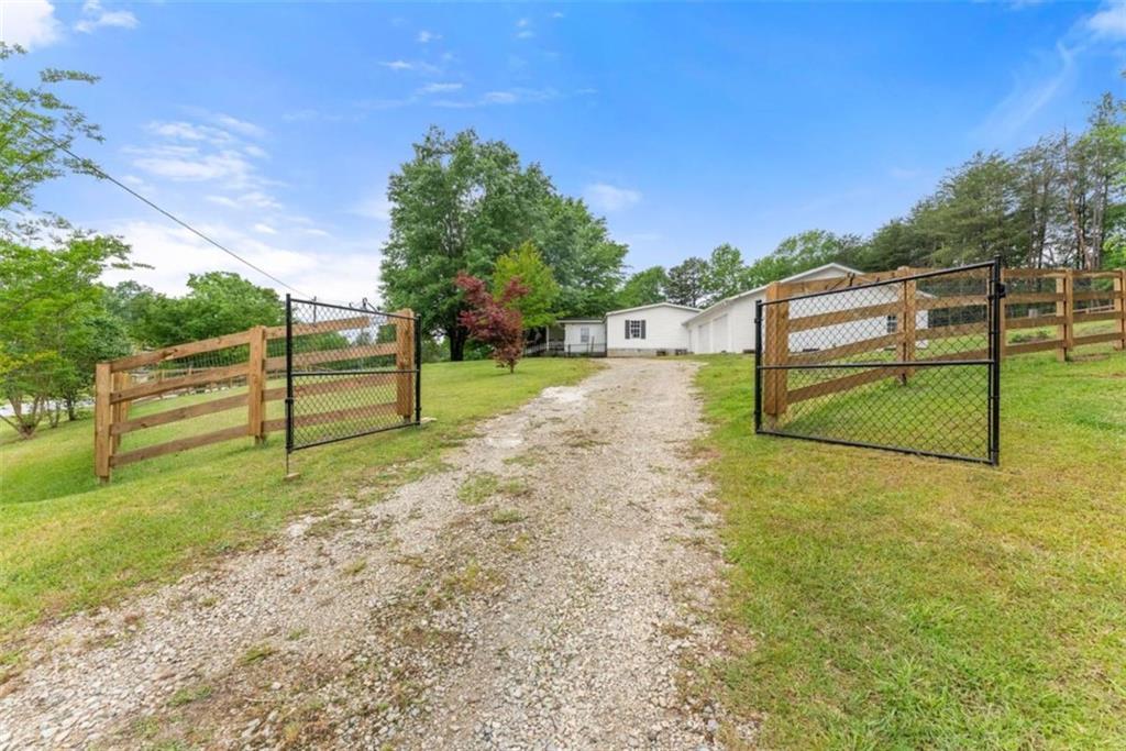 1533 Scenic Dr., Toccoa, GA 30577