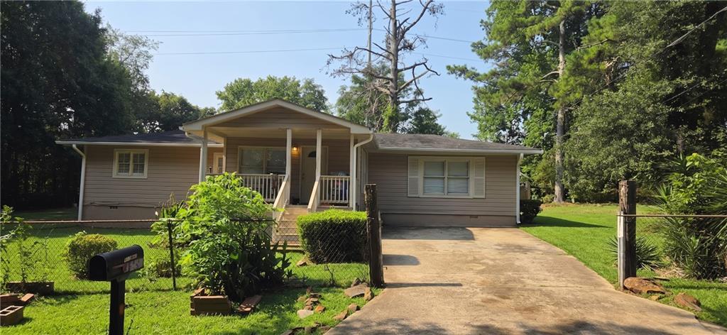 2933 Coffer Dr., Ellenwood, GA 30294