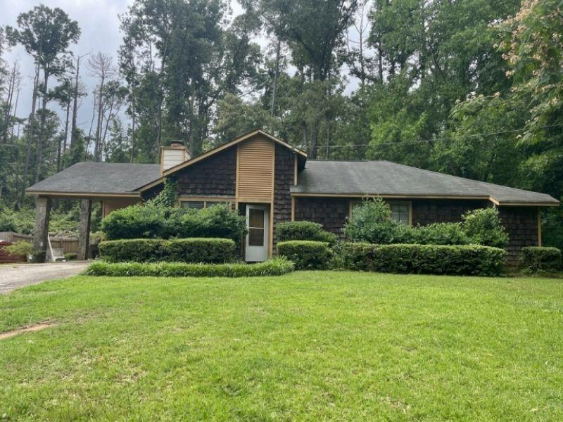 6361 Valley Dale Dr., Riverdale, GA 30274