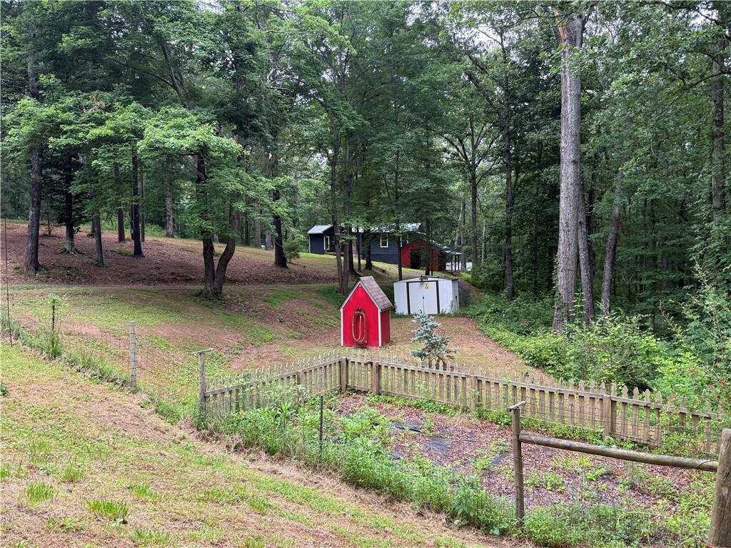 150 Creek Bank Dr., Talking Rock, GA 30175