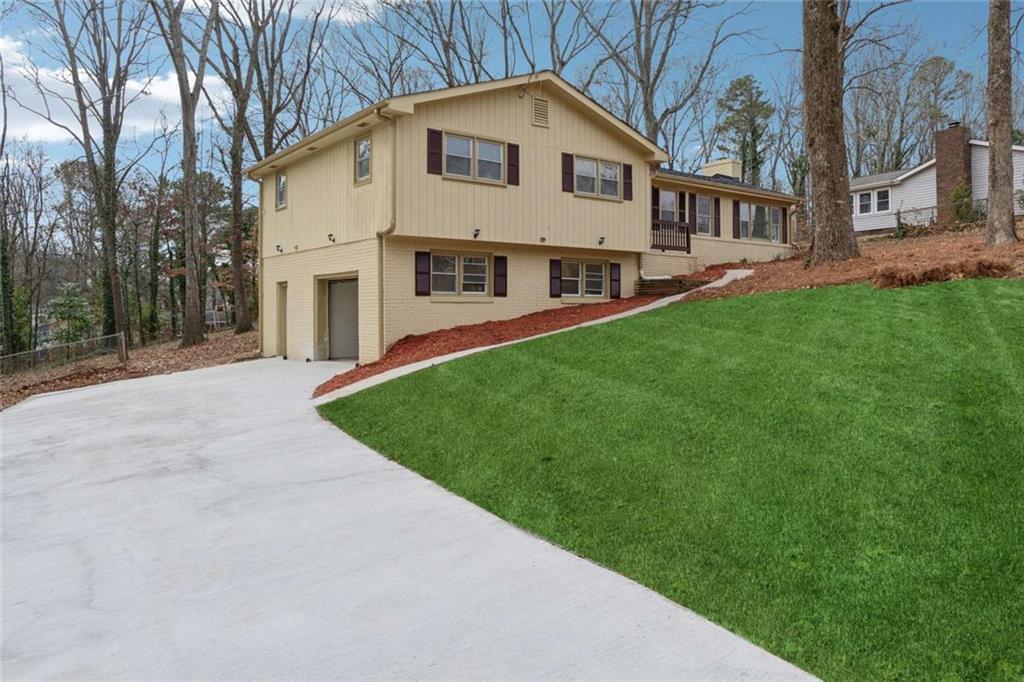 1573 Deerwood Ln., Acworth, GA 30102