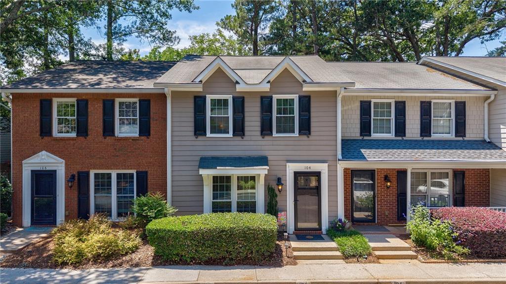 104 Courtyard Ter., Roswell, GA 30075