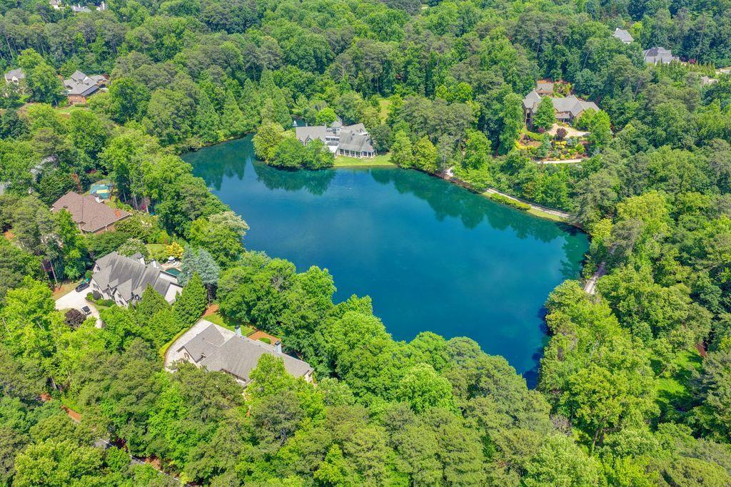 5505 Long Island Dr., Sandy Springs, GA 30327