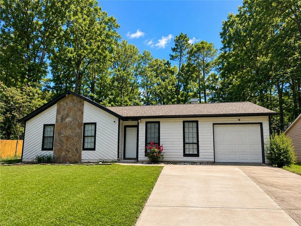824 Greenhedge Dr., Stone Mountain, GA 30088