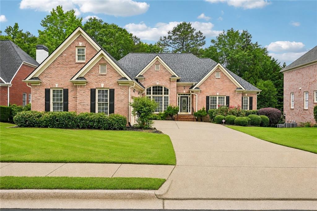 3923 Springtree Ln., Hoschton, GA 30548
