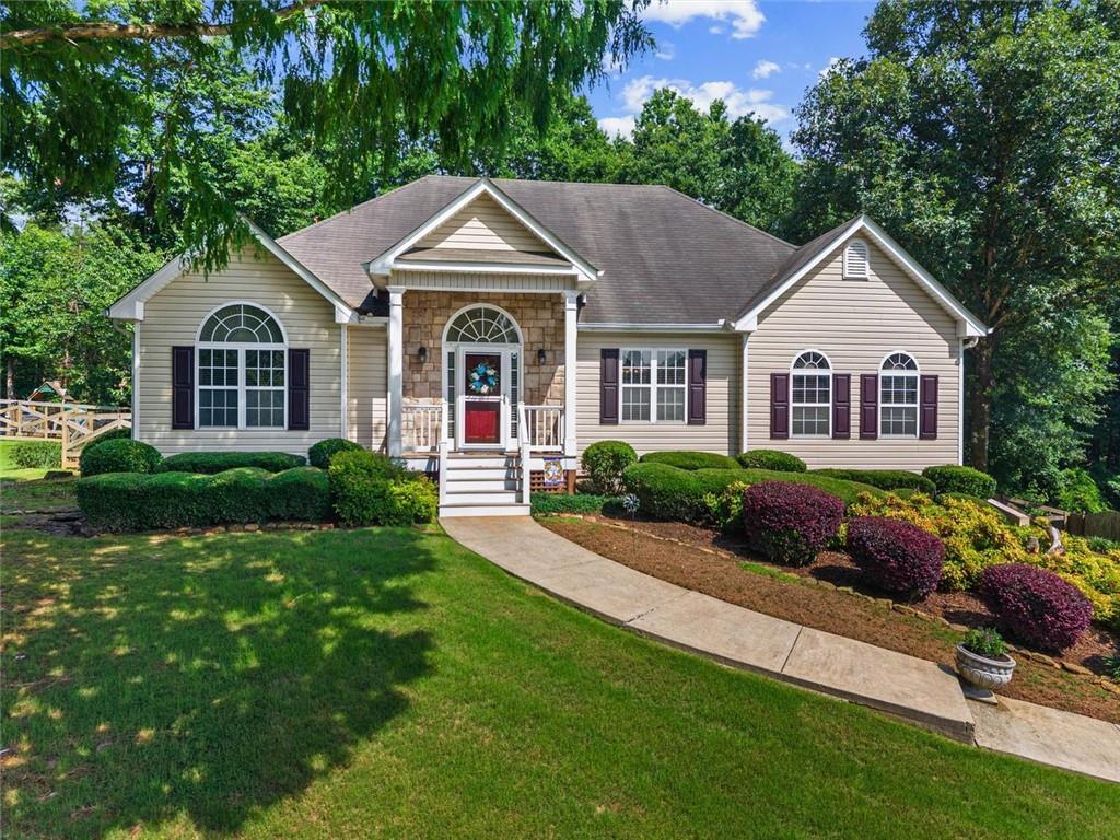 208 Stonegate Ct., Canton, GA 30114