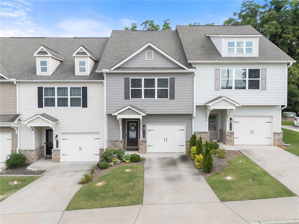 3709 Acorn Dr., Oakwood, GA 30566