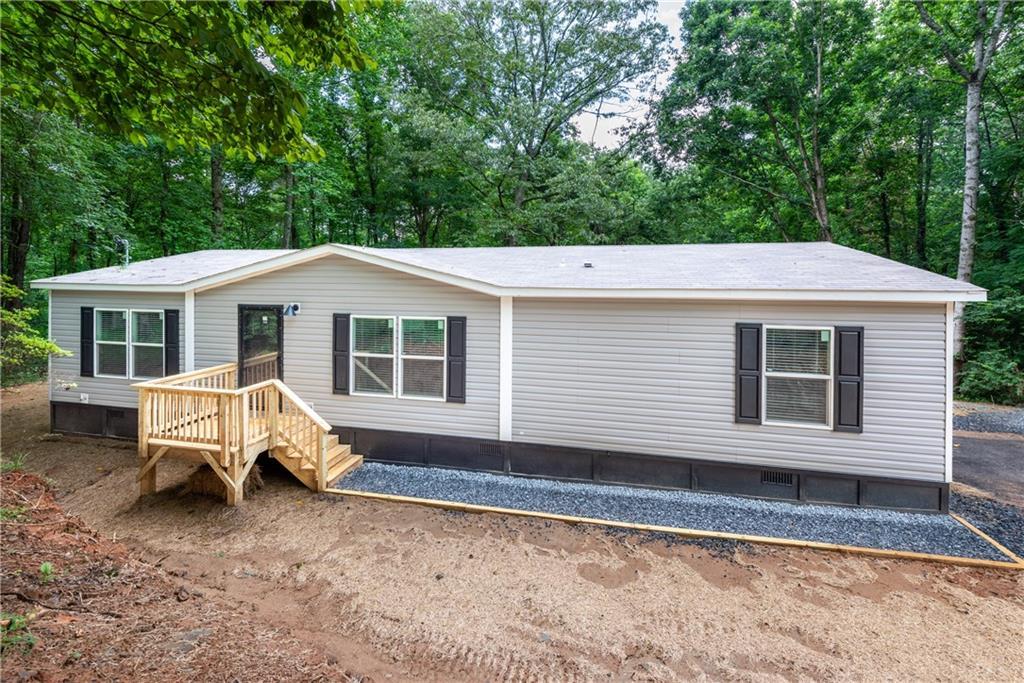 522 Refuge Valley Rd., Jasper, GA 30143