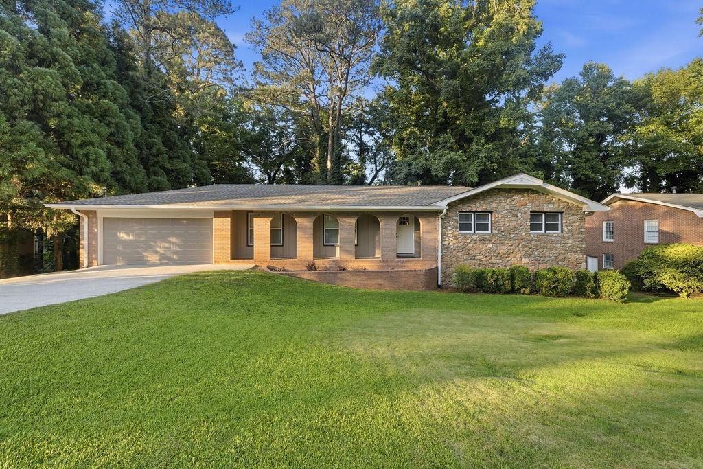 2042 Lake Lucerne Dr., Lilburn, GA 30047