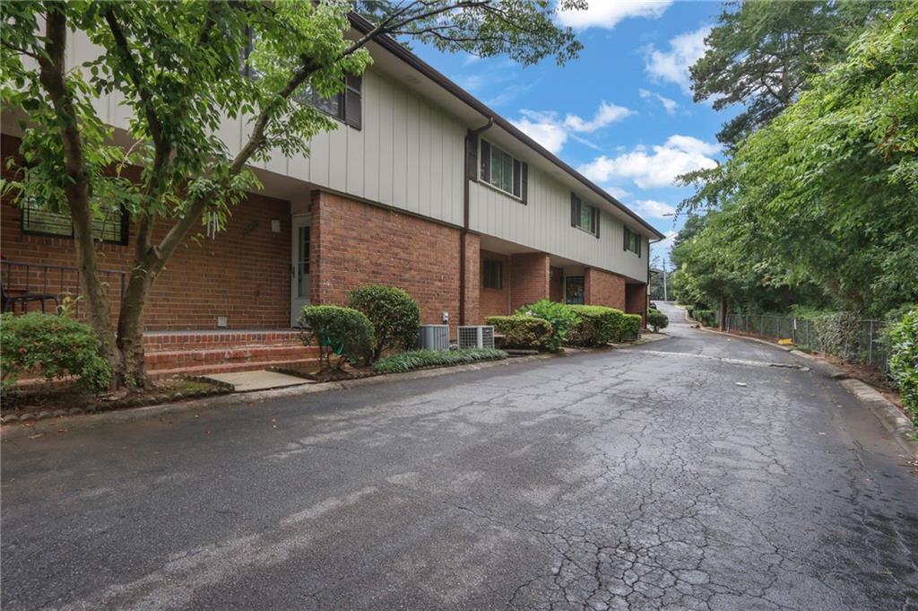 2524 Bradford Sq., Atlanta, GA 30345