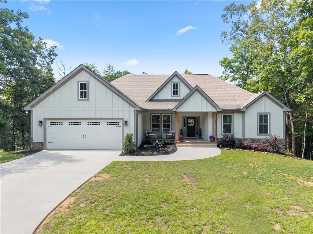 35 Chimney Ln., Cleveland, GA 30528