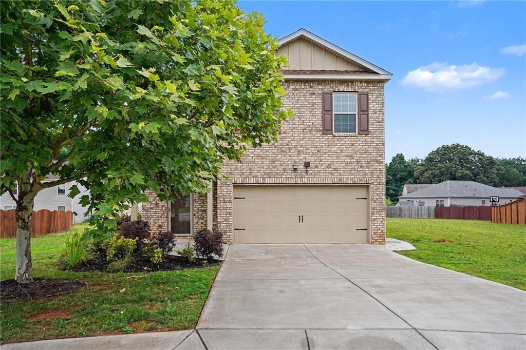 1965 Osprey Dr., Hampton, GA 30228