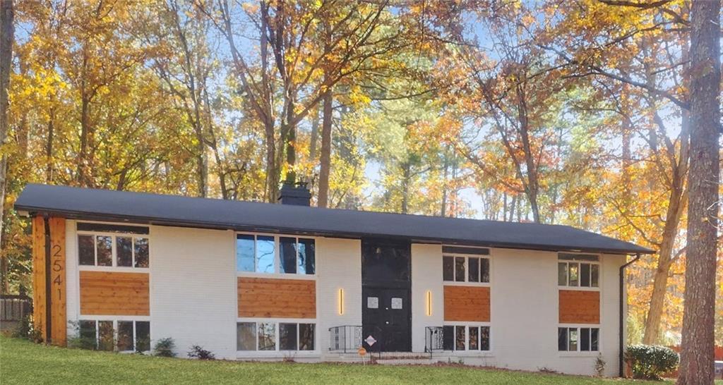 2541 Peyton Woods Tr., Atlanta, GA 30311